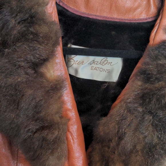 1960s Eaton's fur coat - Picture 2 of 5